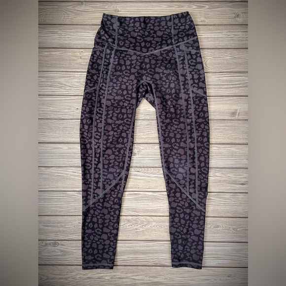 Til You Collapse Effortless Heart Booty Leggings - Black Leopard Print - Picture 1 of 9